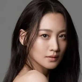 Claudia Kim