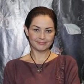 Rowiena Umboh