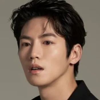 Yoo Hwan